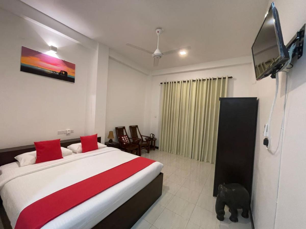 Kithula Boutique Hotel Хіккадува Екстер'єр фото